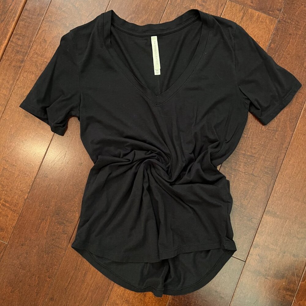 Aritzia - THE GROUP by Babaton - Classic V-Neck Black Tee - 2XS/XXS